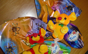 A.537 uovo cioccolato T.04 con peluche assortito