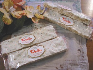 Torrone-rustico-friabile-alla-mandorla