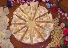 Art. 1004 Torta di torrone tenero kg. 2,2 mandorlata