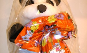Art.718 uovo cioccolato gr.400 + peluche panda vestito colorato
