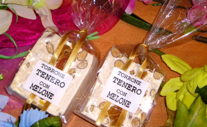 Art. 903 Cubetto gr.200 torrone tenero mandorla  – melone