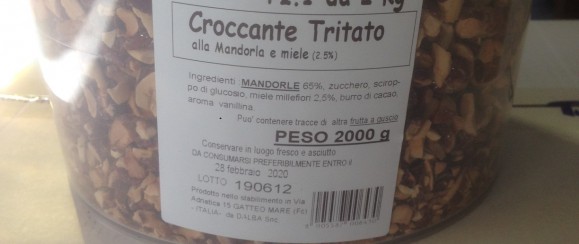 Art. 643  bidone  croccante mandorla tritato g 2000