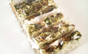 VARIEGATO PISTACCHIO PANETTO TORRONE MANDORLA da KG. 1,7 a fette